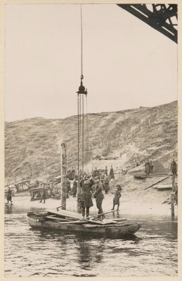 Pastolių atramų polių traukimas