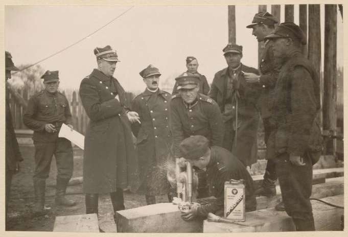 Kaiščių lizdų pjovimas elektriniu pjūklu