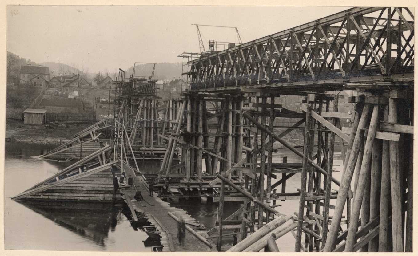 Tilto vaizdas darbų metu