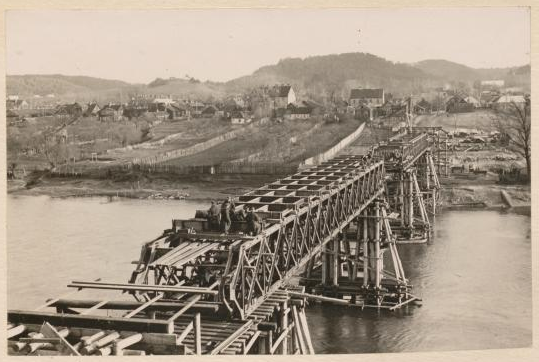 Skersinių montavimas „K“ protarpyje