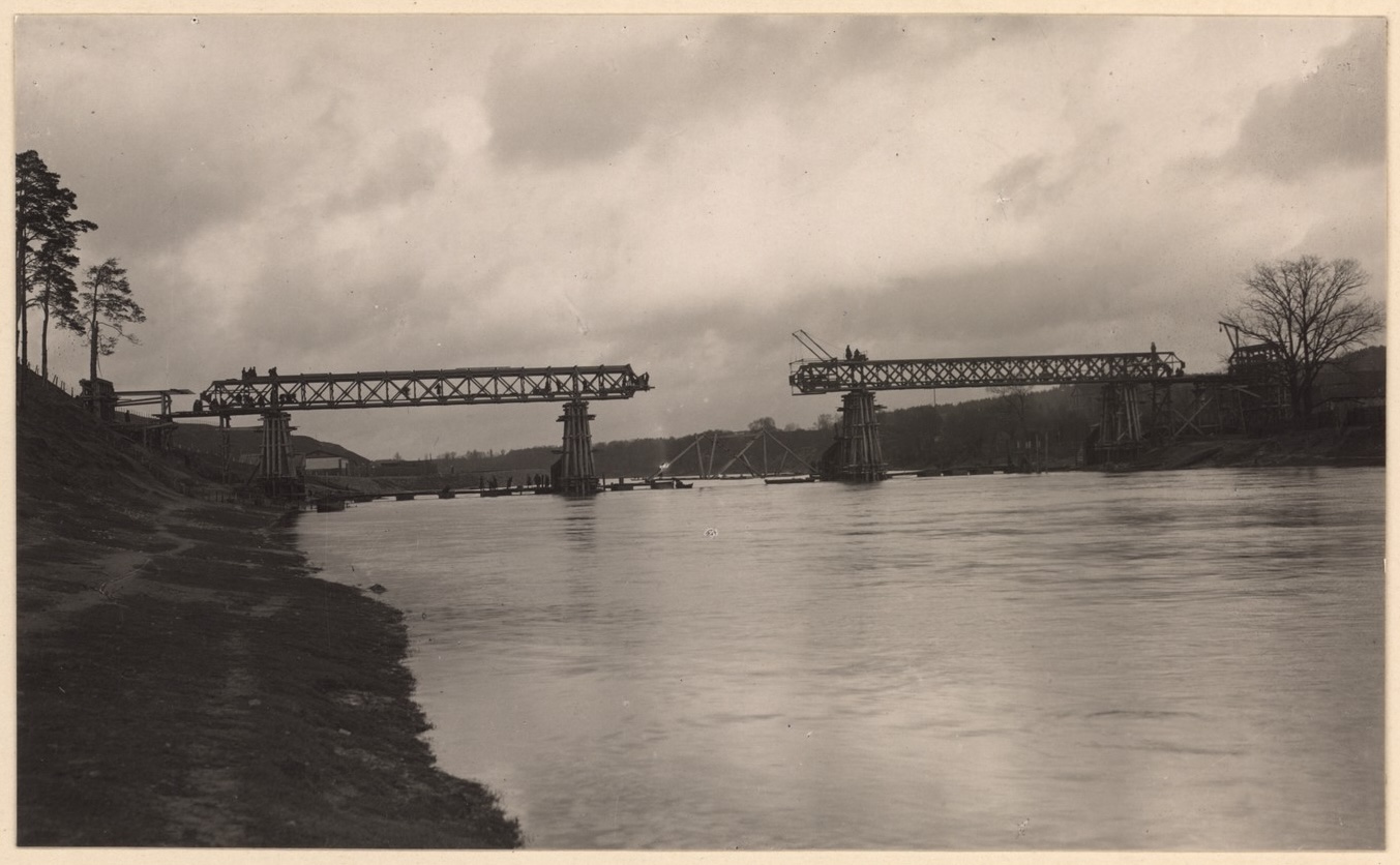 Tilto vaizdas iš miesto pusės. Sumontuoti „K“ protarpiai