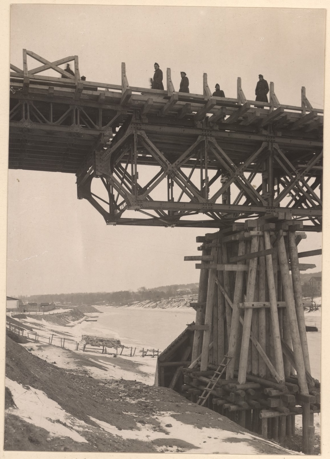 Atramos ir protarpio vaizdas kairiajame krante