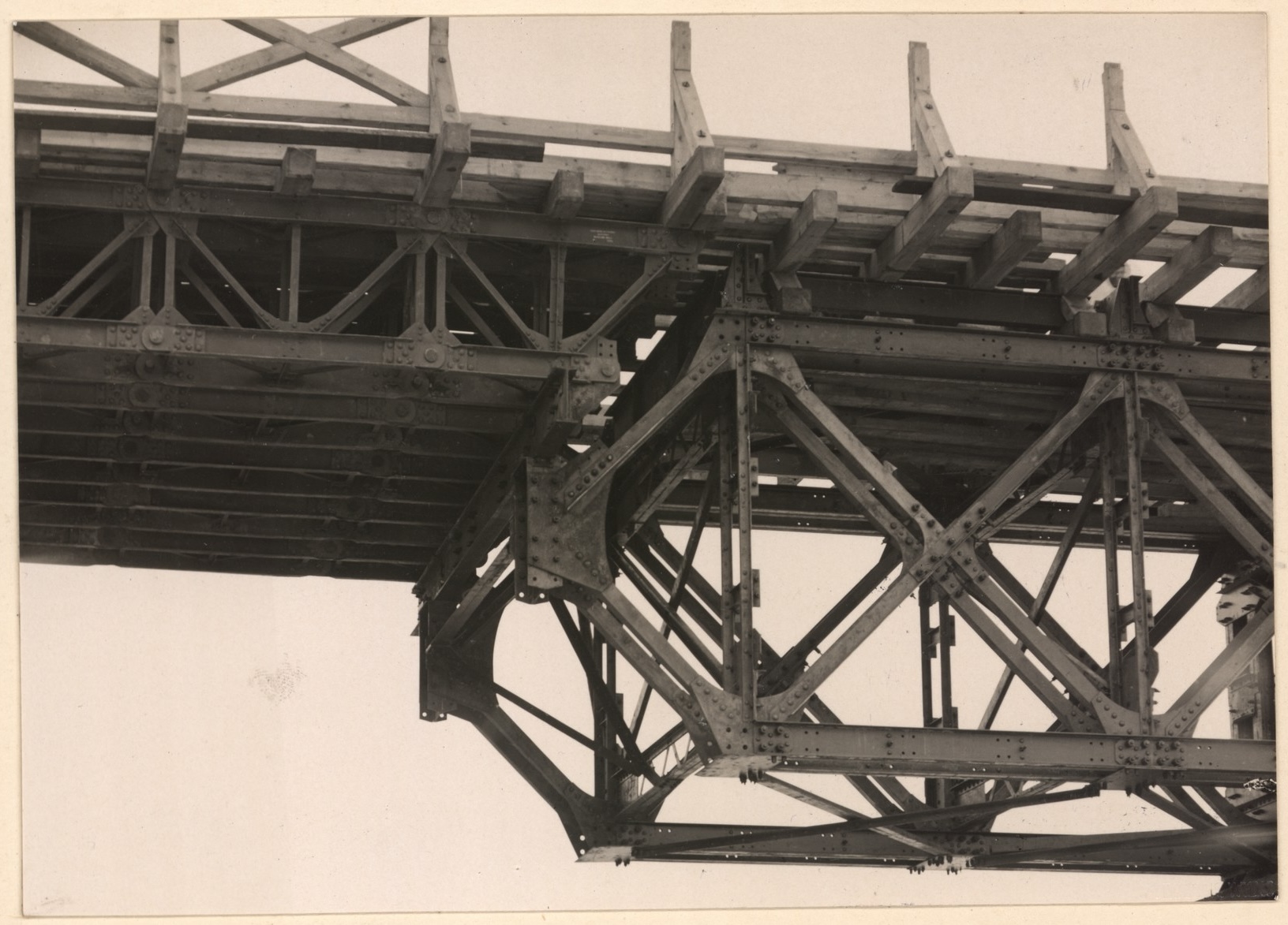 Protarpio pagrindo konstrukcijos detalė