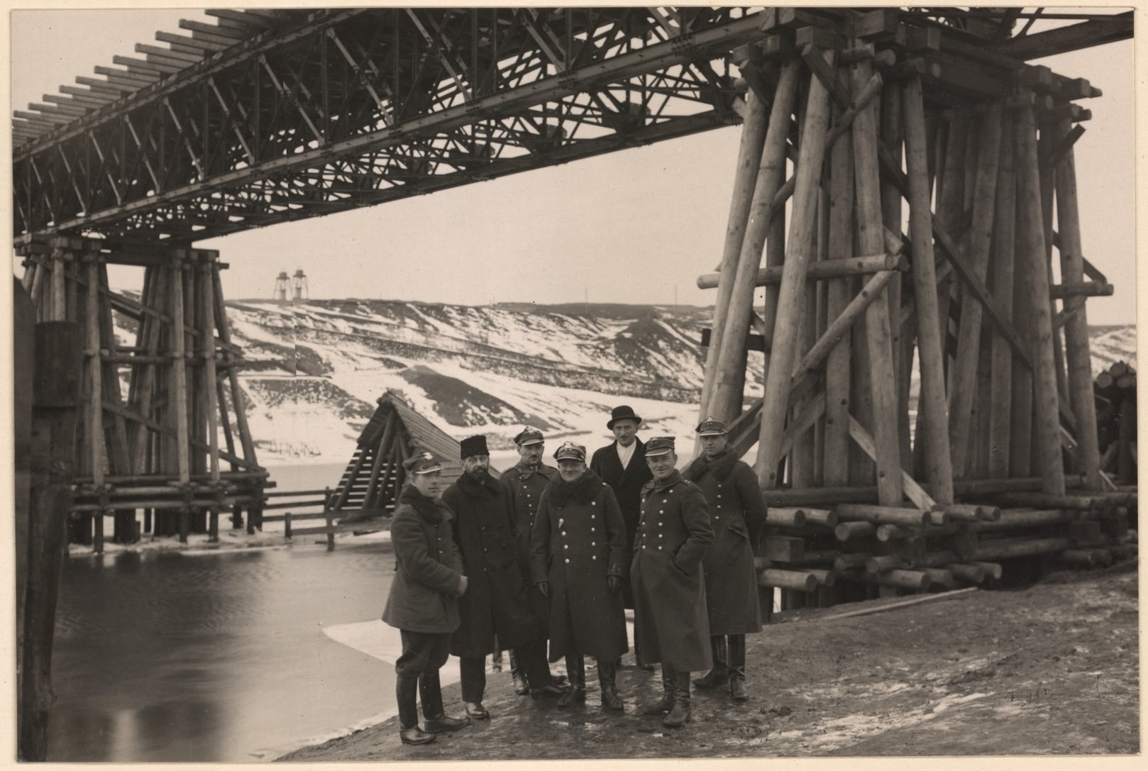 Statybos vadovaujančiųjų karininkų grupė su Vilniaus miesto viceprezidentu