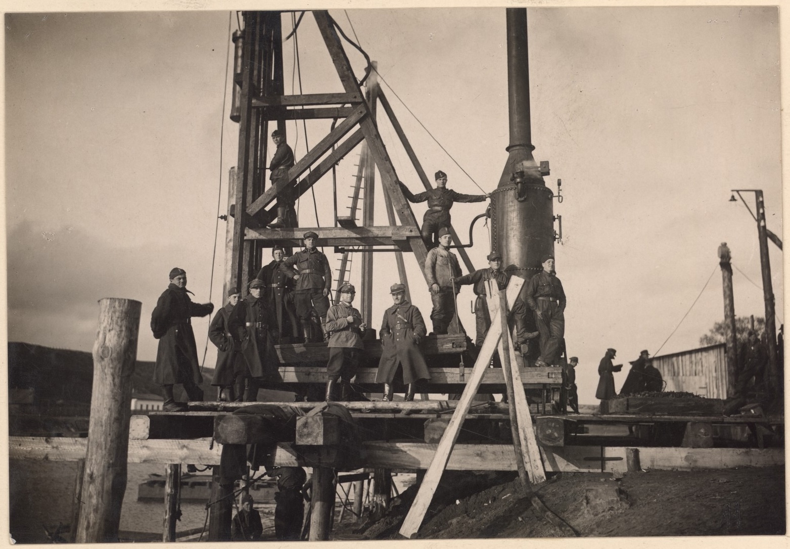 „F“ atramos polių kalimas