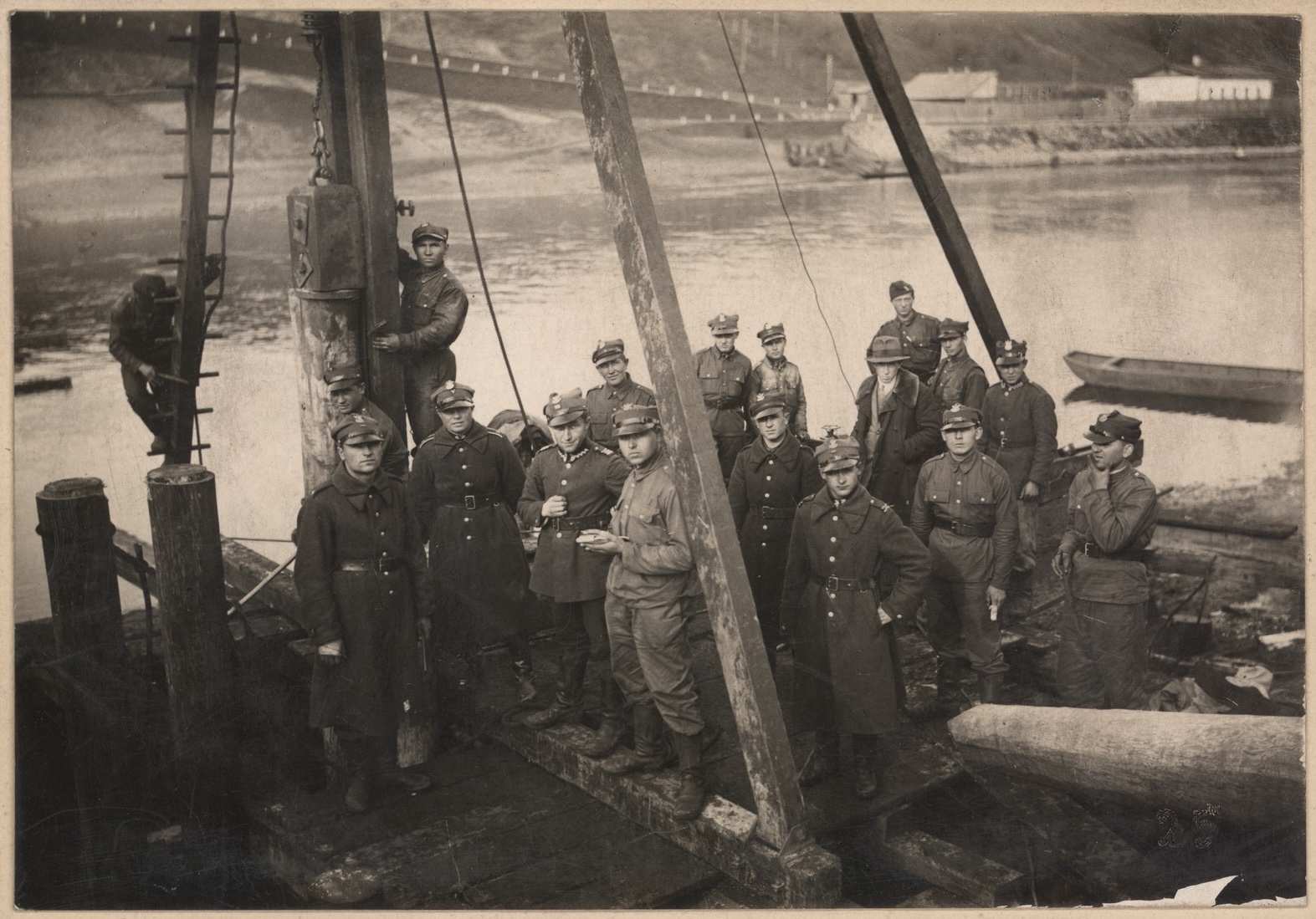 Polių kalimas pakrantės tauro pastoliams