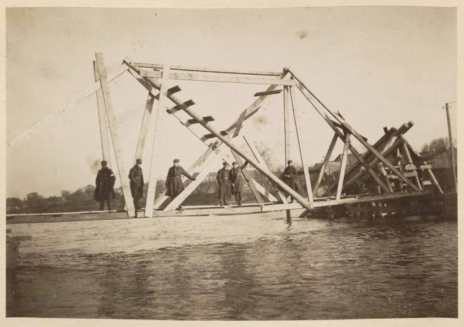 Kabantis lieptas susisiekimui tarp krantų