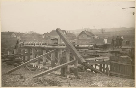 2. Pastolių montavimas Harkorto sistemos protarpių montavimui