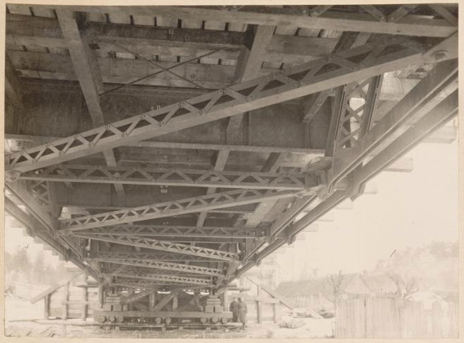 18. Konstrukcijos vaizdas iš apačios