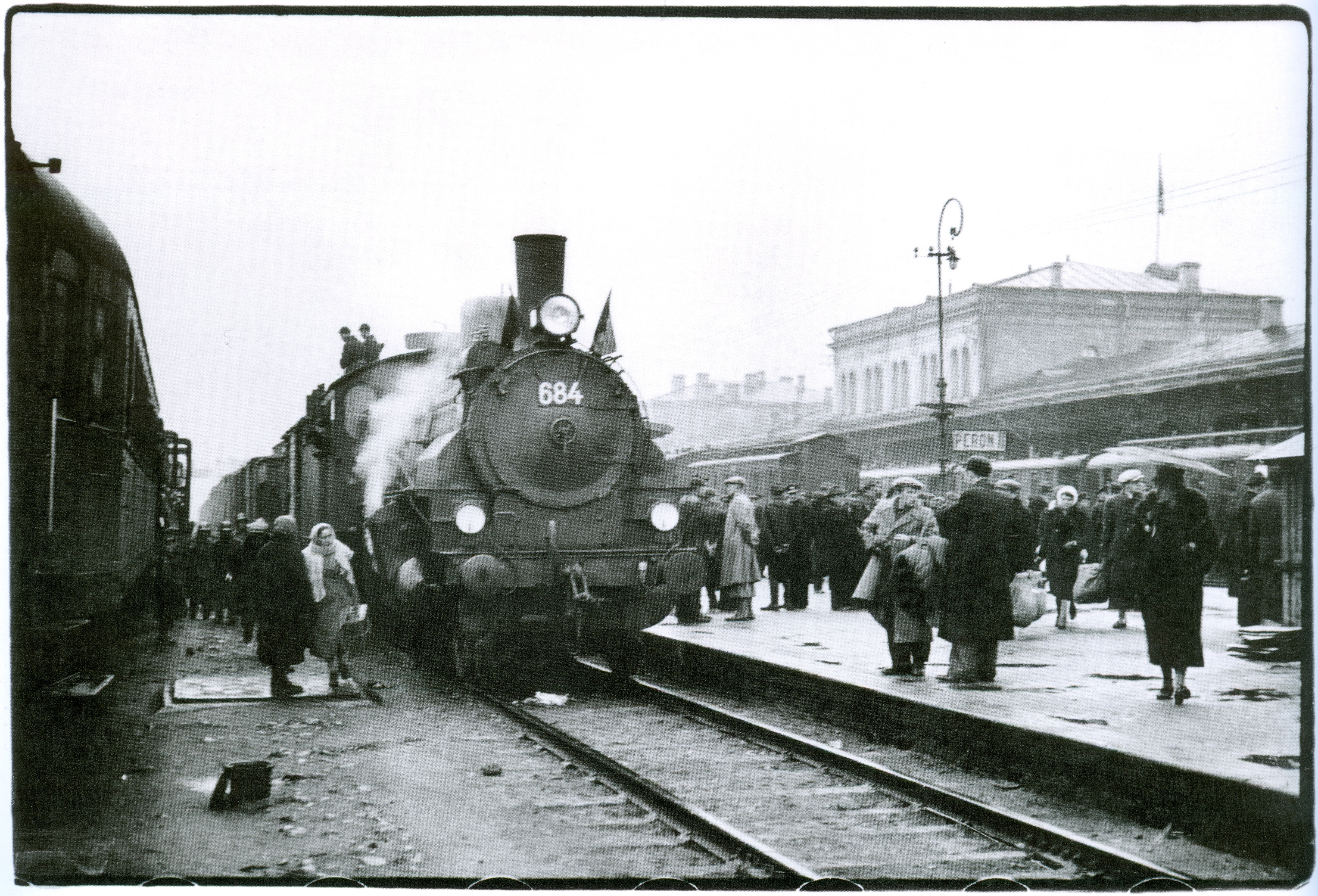 Pirmasis traukinys iš Lietuvos Vilniaus traukinių stotyje. 1939 10 29