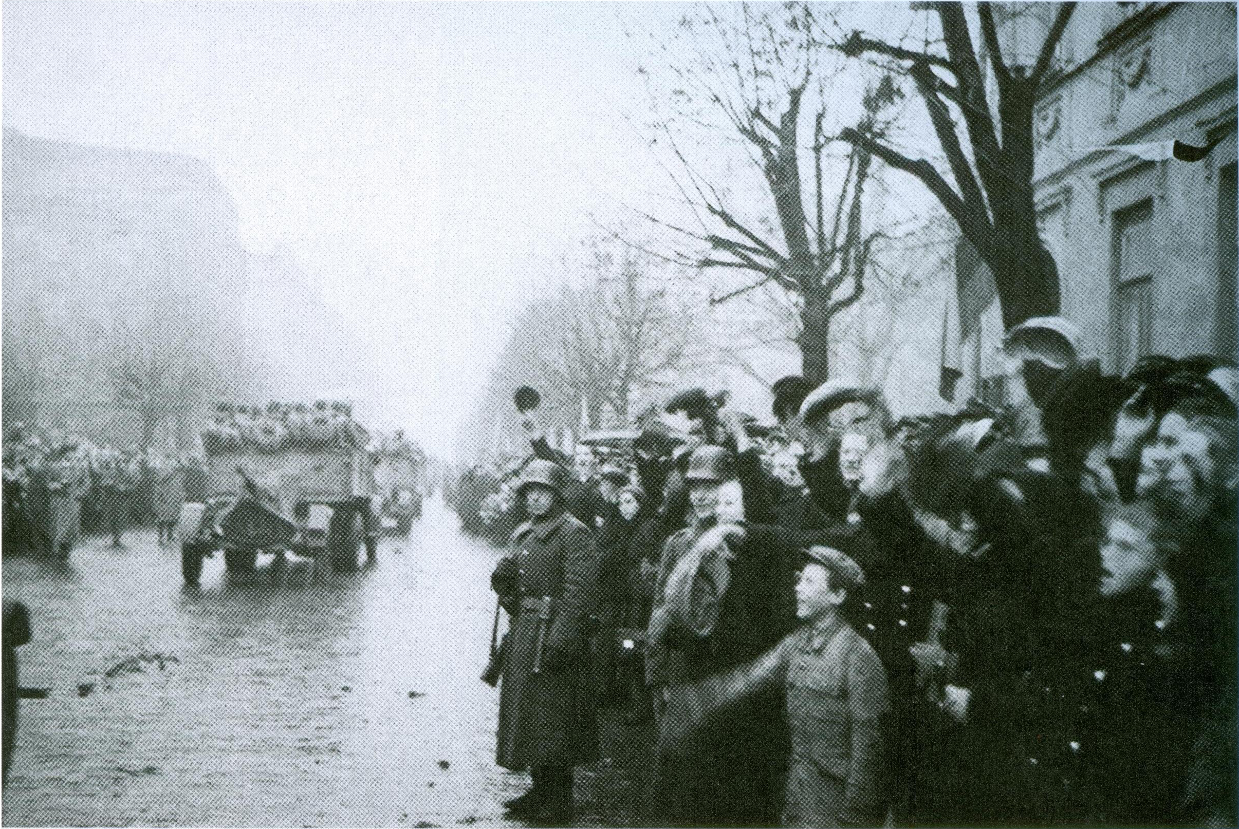 M. Brazaitis. Lietuvos kariuomenės paradas A. Mickeviaus g. (dabar Gedimino pr.). 1939 10 29
