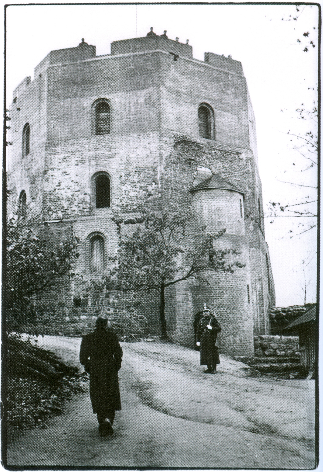 S. Kolupaila. Gedimino pilies bokštas prieš Lietuvos vėliavos pakėlimo ceremoniją. 1939 10 29