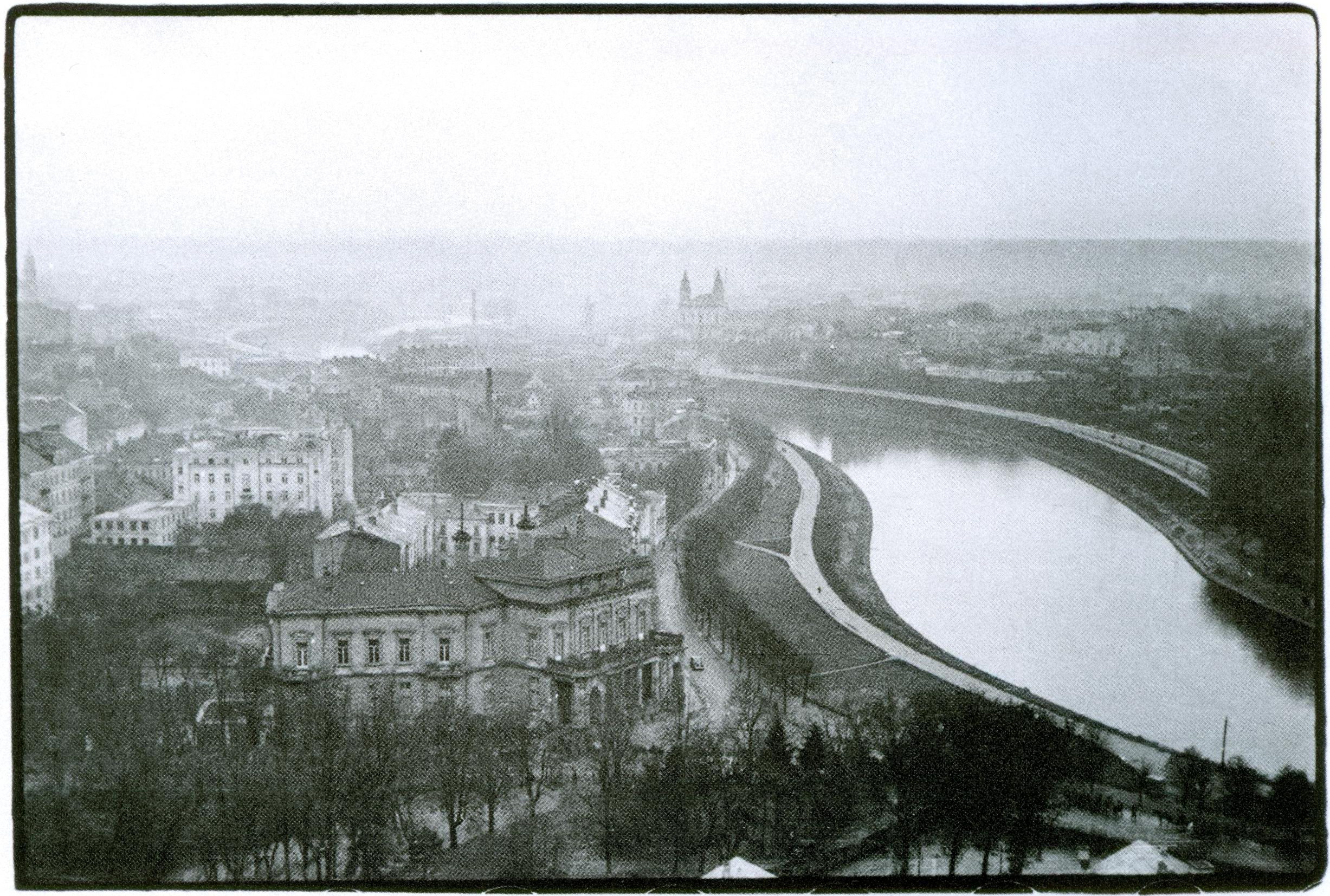 S. Kolupaila. Vilniaus vaizdas nuo Gedimino kalno bokšto per Lietuvos vėliavos pakėlimo iškilmes. 1939 10 29
