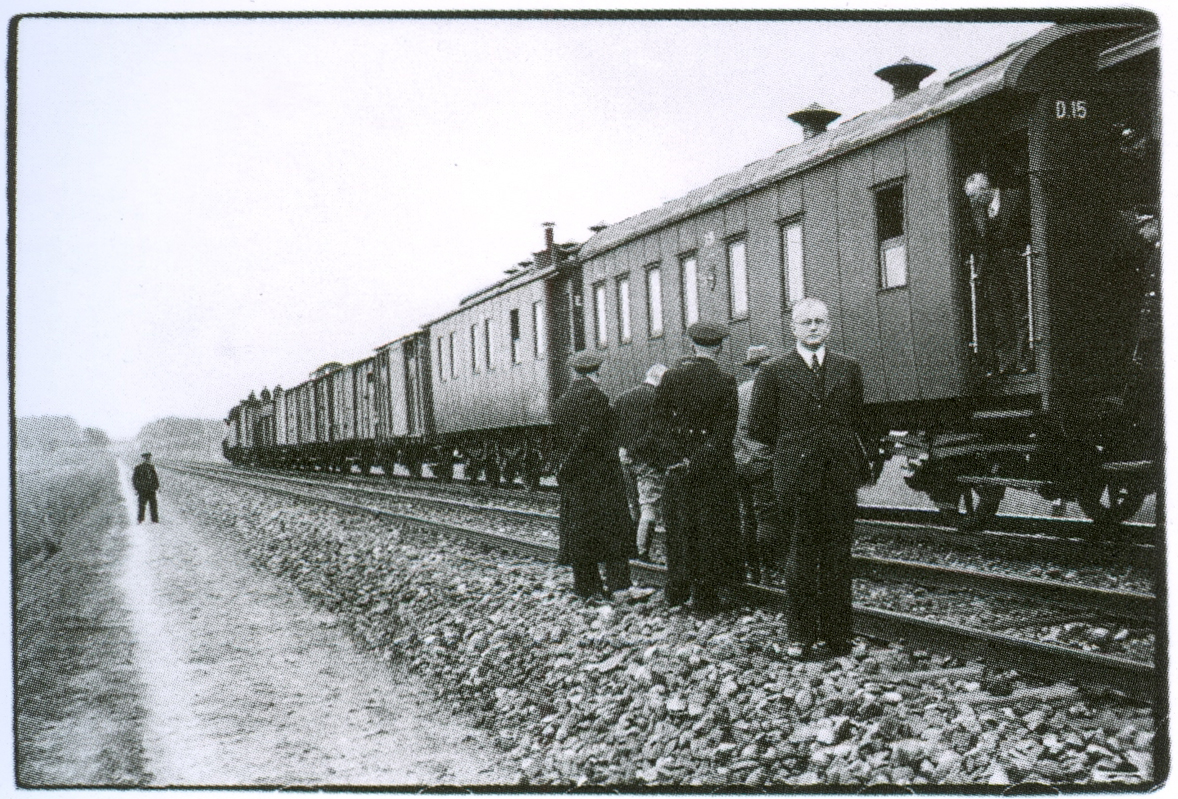 S. Kolupaila. Pirmasis traukinys iš Kauno pakeliui į Vilnių. 1939 10 28