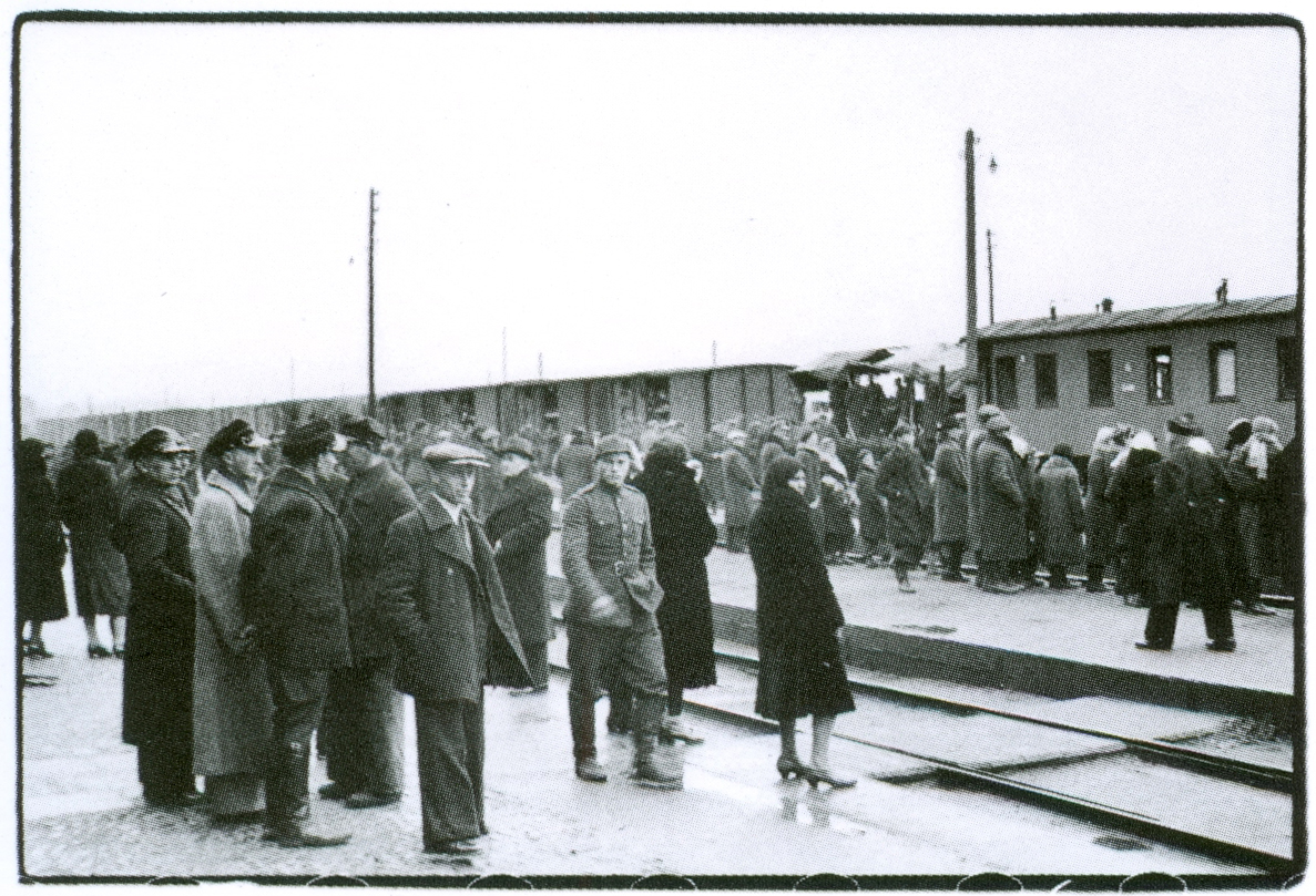 S. Kolupaila. Lentvario geležinkelio stoties peronas. 1939 10 28