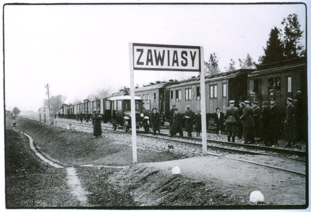 S. Kolupaila. Traukinys stovi prie buvusios administracinės linijos ties Lazdėnais. 1939 10 28